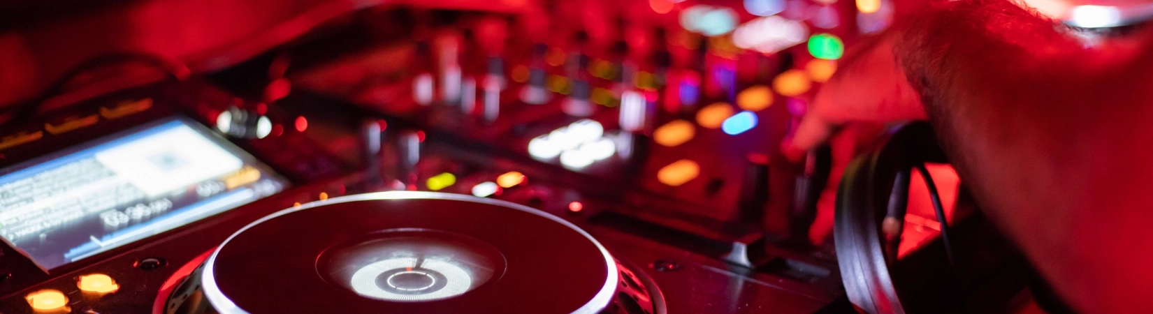DJ pour soirée à Pamiers : découvrez mes services DJ pour soirée à Pamiers : découvrez mes services